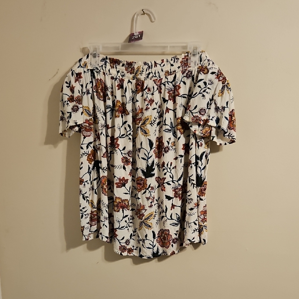 Old Navy Floral Croppes Off The Shoulder Short Sleeve Blouse. In EUC